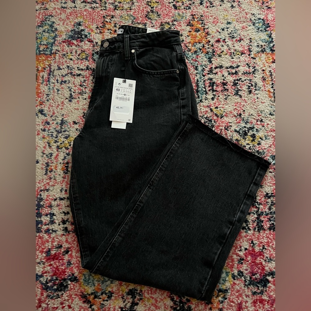Brand new Zara black high-rise straight jeans